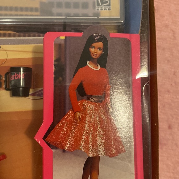 Mattel "Working Woman" Barbie, 1999, Talking Doll with Accessories and CD Rom - Picture 7 of 8